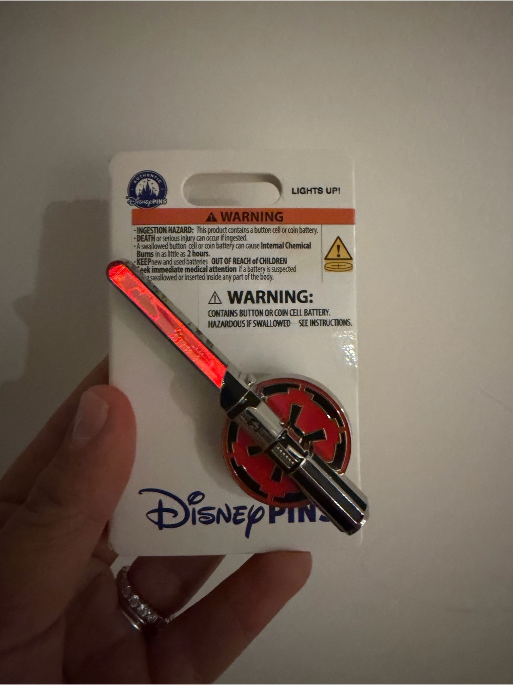 Disney Lightsaber Star Wars light up Pin - Red Blade